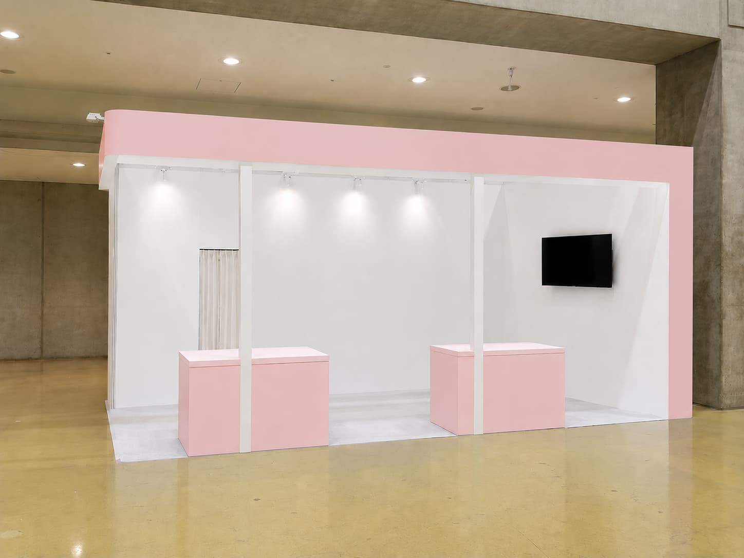 展示会ブースの施工例（ピンク）