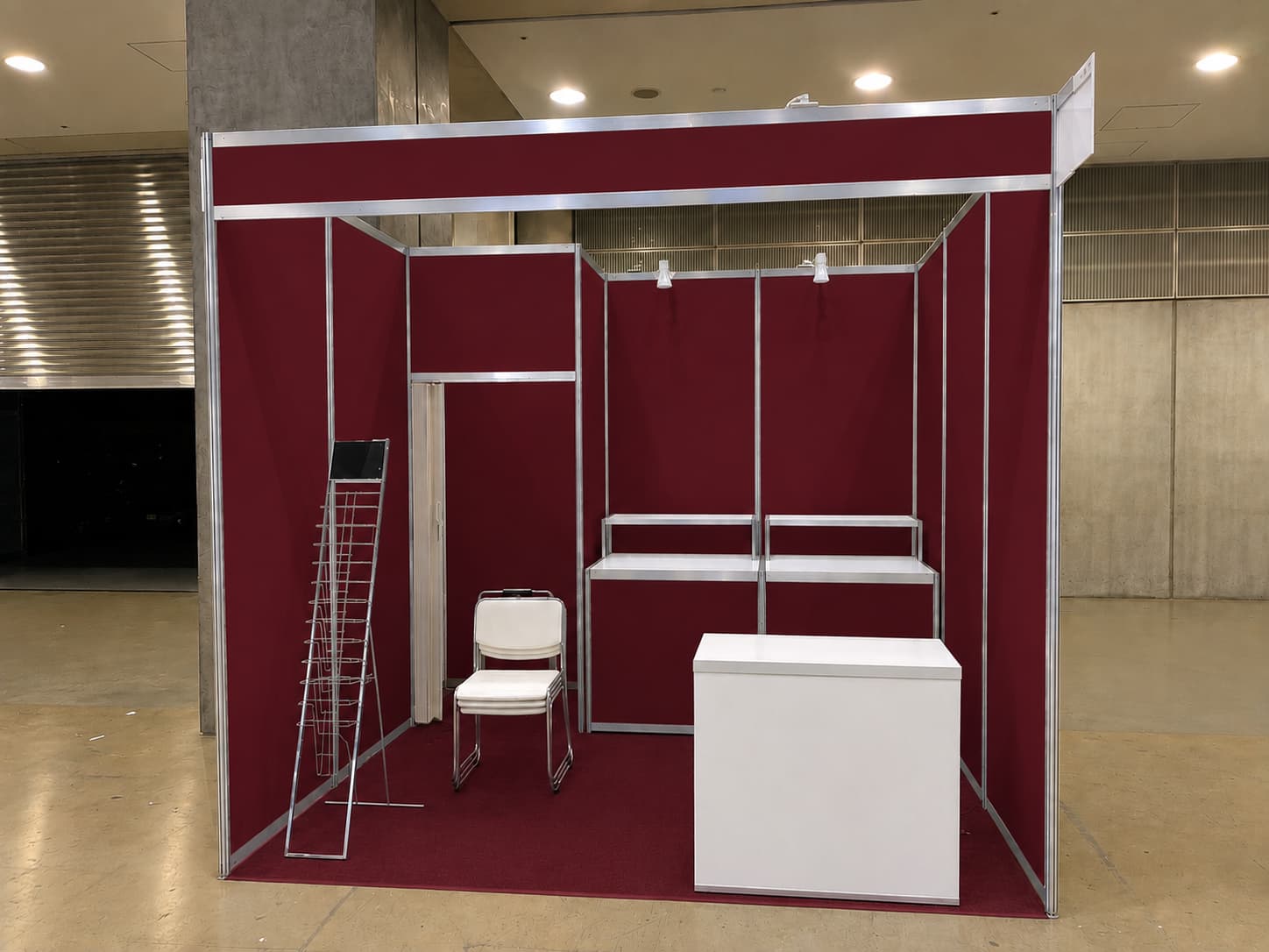 展示会ブースの施工例（えんじ）