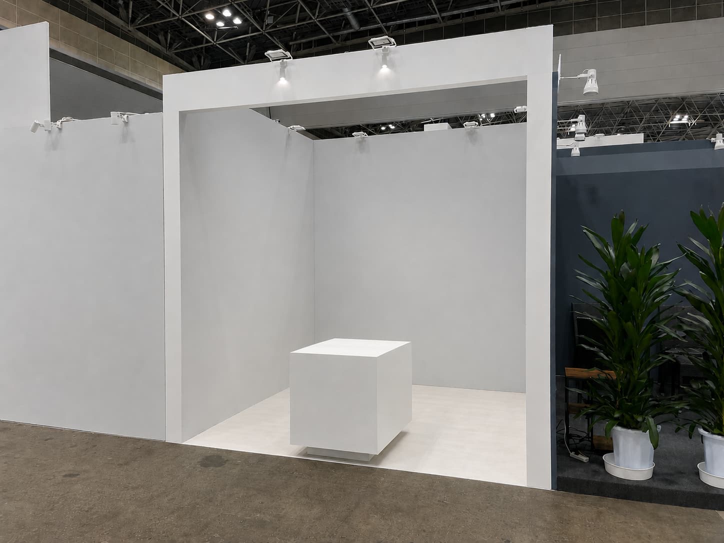 展示会ブースの施工例（ホワイト）